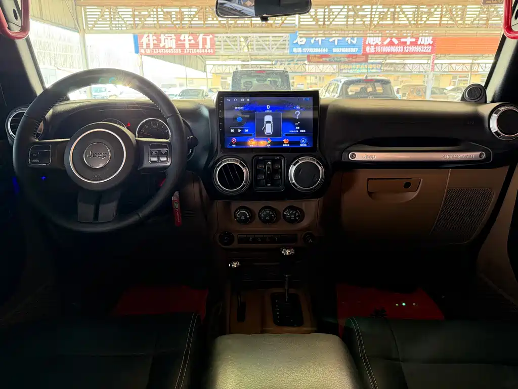 Jeep Wrangler 2012 — фото 12