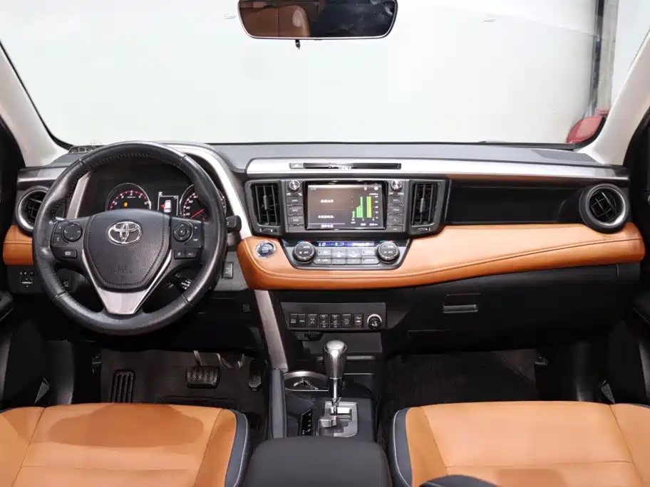Toyota RAV4 2018 — фото 12