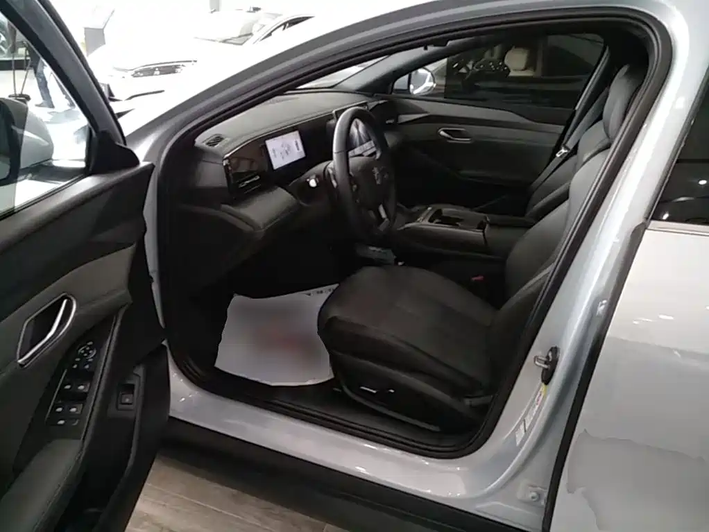 BYD Qin L 2025 — фото 16