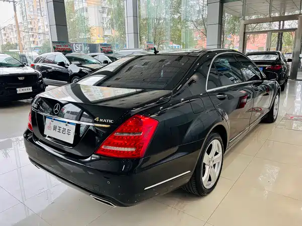 Mercedes-Benz S-Class 2010