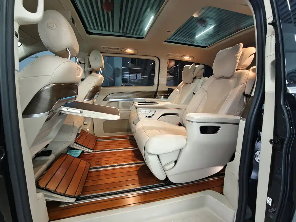 Mercedes-Benz V-Class 2021 — фото 14
