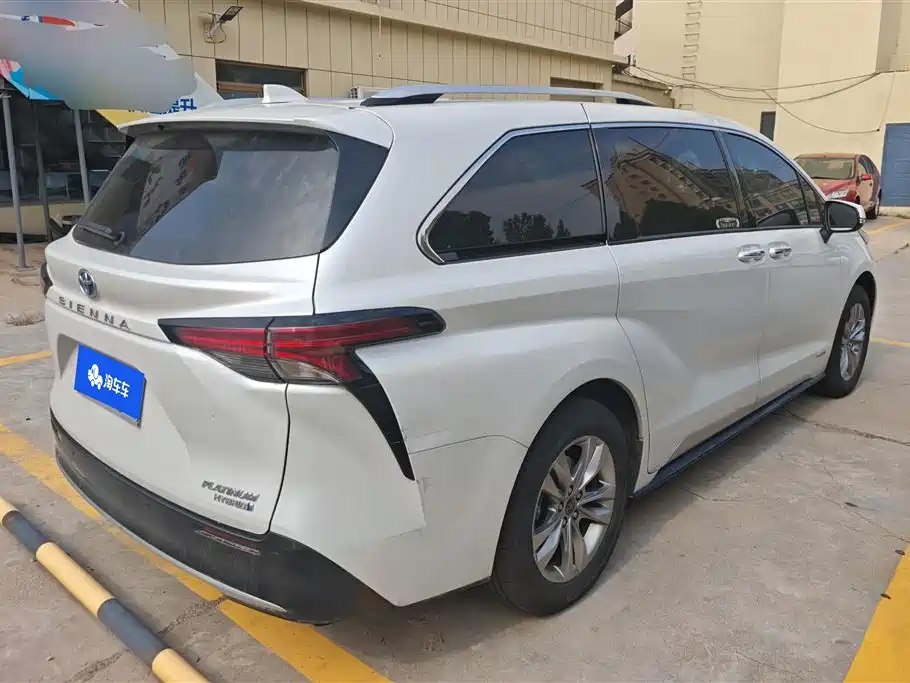 Toyota Sienna 2022 — фото 3