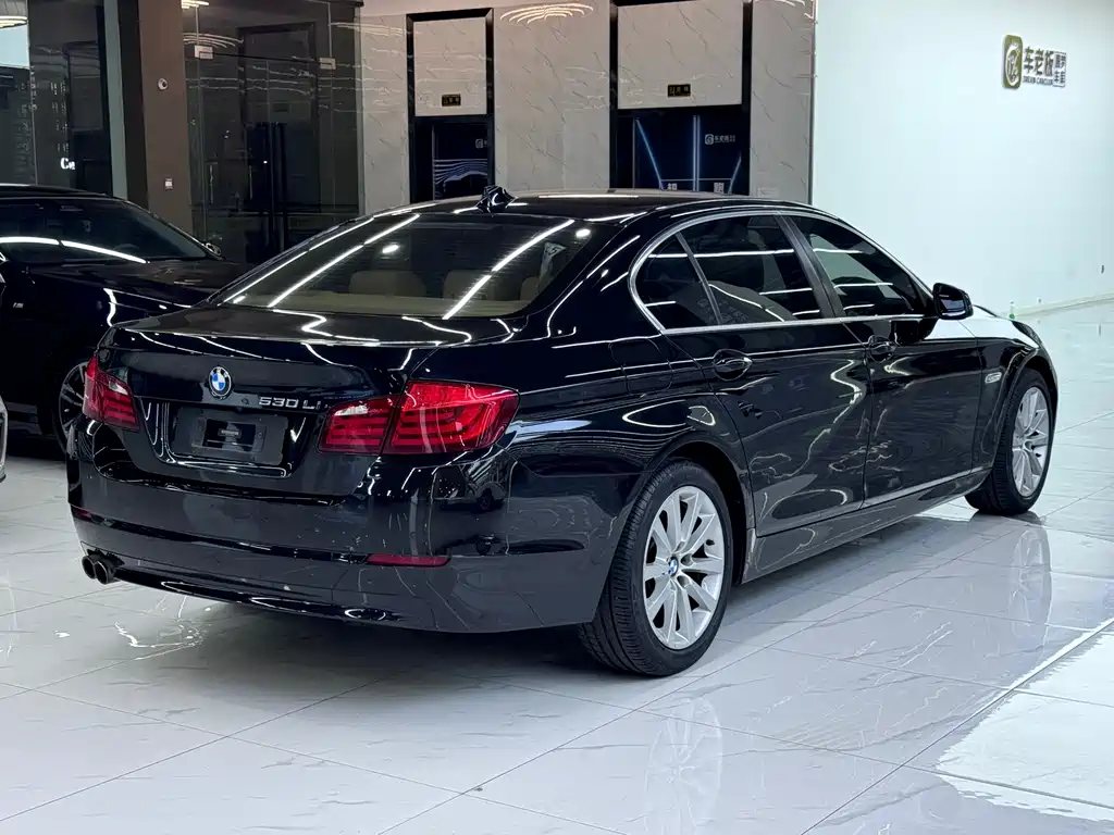 BMW 5 Series 2012 — фото 3