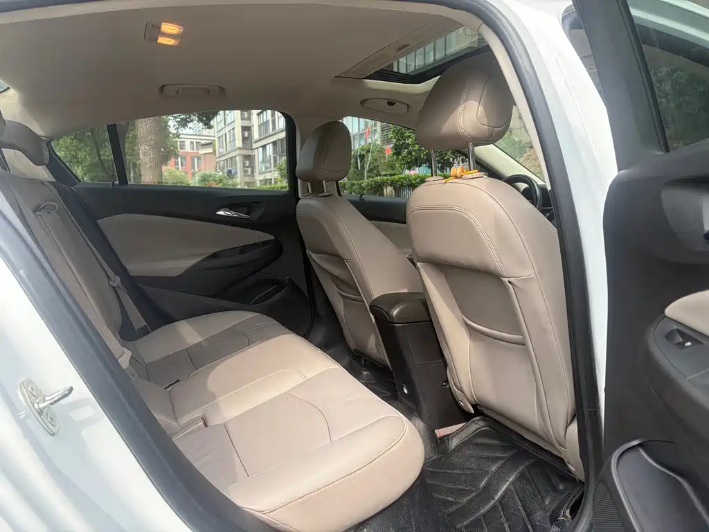 Chevrolet Cruze 2015 — фото 10