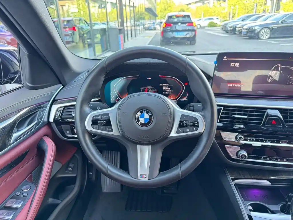BMW 5 Series 2022 — фото 10