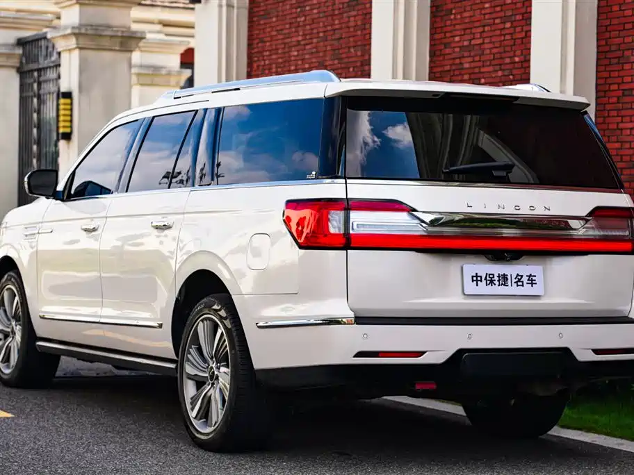 Lincoln Navigator 2018 — фото 19
