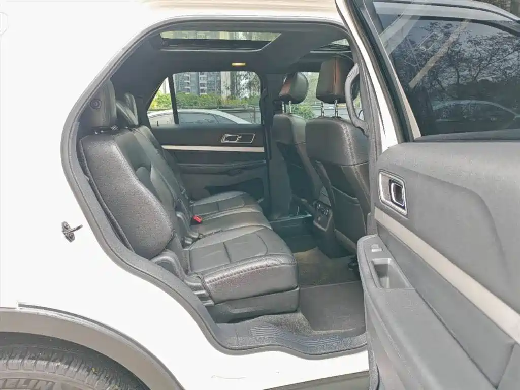 Ford Explorer 2016 — фото 10