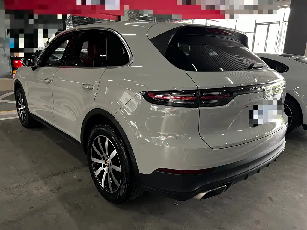 Porsche Cayenne 2018 — фото 19