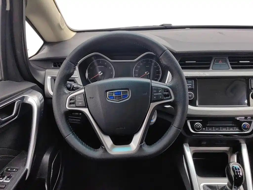 Geely Vision X3 2018 — фото 11