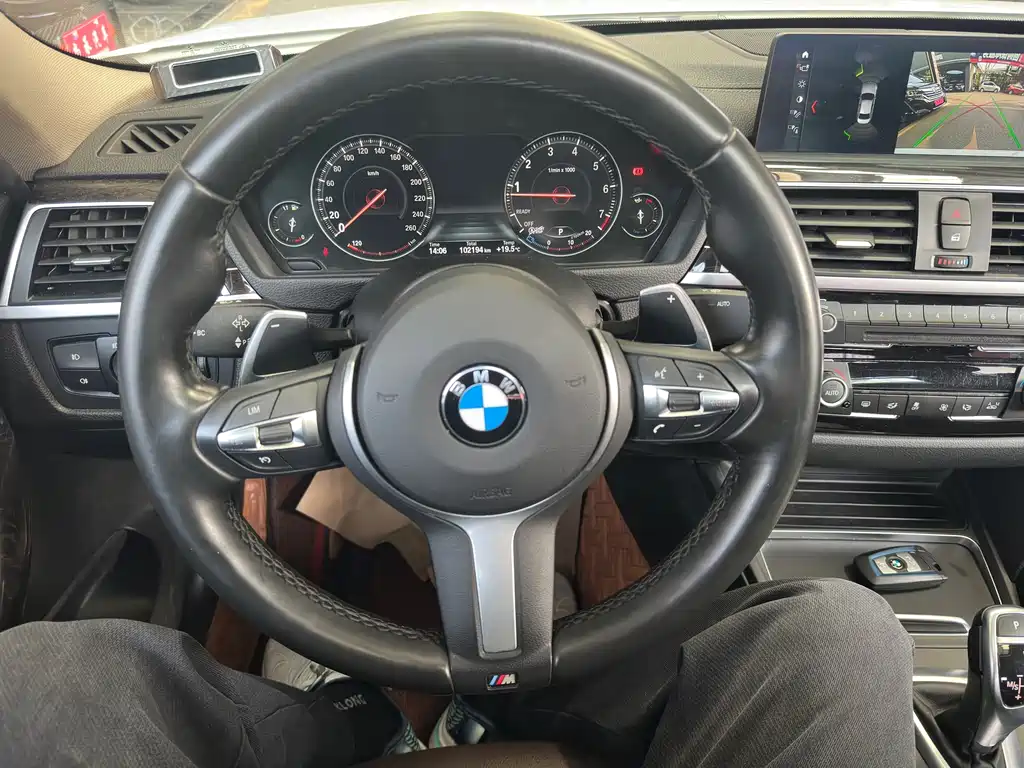 BMW 3 Series 2018 — фото 11