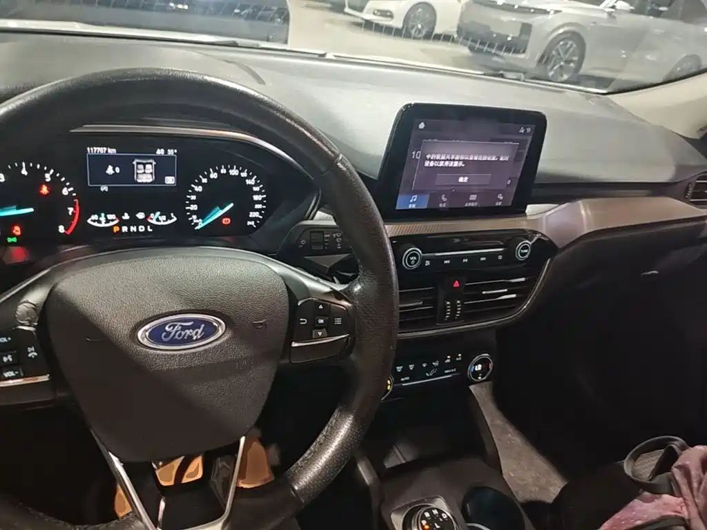 Ford Focus 2019 — фото 10
