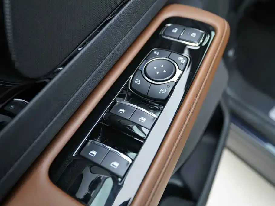 Lincoln Aviator 2021 — фото 11