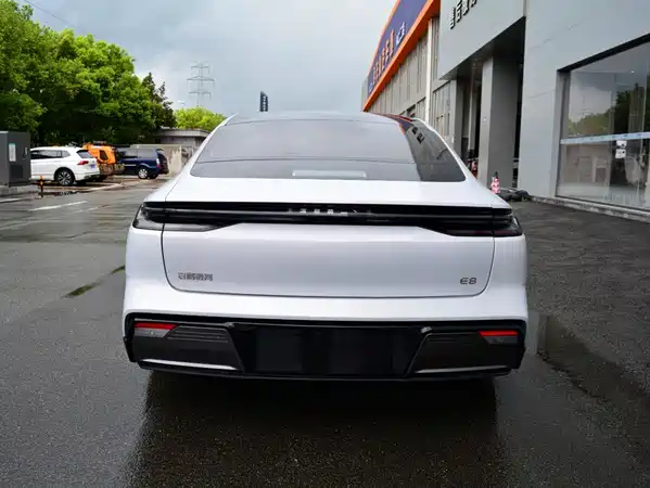 Geely Galaxy E8 2025