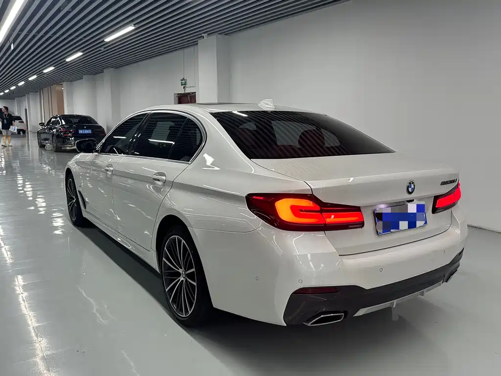 BMW 5 Series 2022 — фото 17