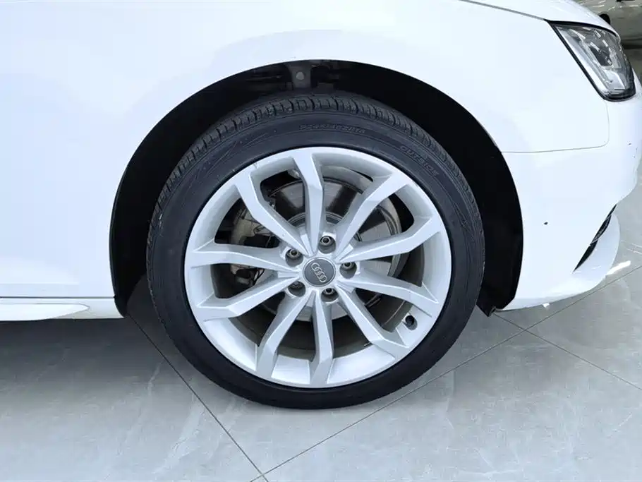 Audi A4L 2017