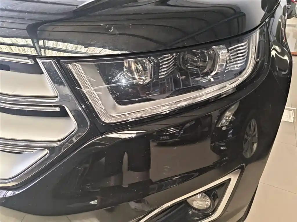 Ford Edge 2017 — фото 24