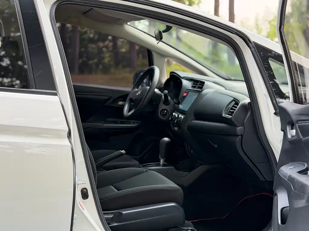 Honda Fit 2017 — фото 10