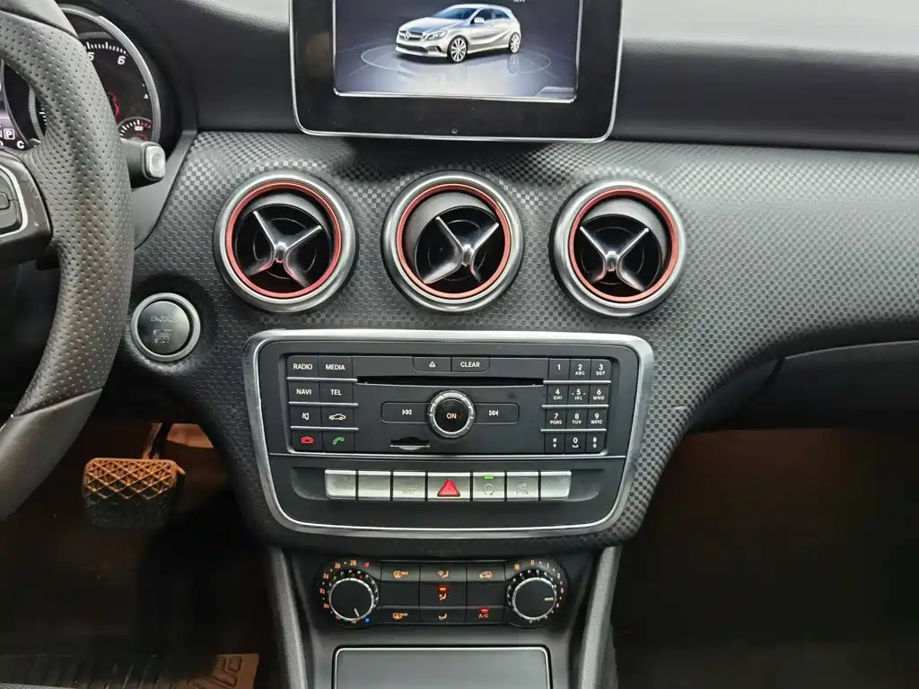 Mercedes-Benz A-Class 2016 — фото 12