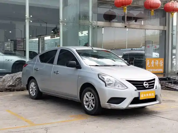 Nissan Sunny 2015