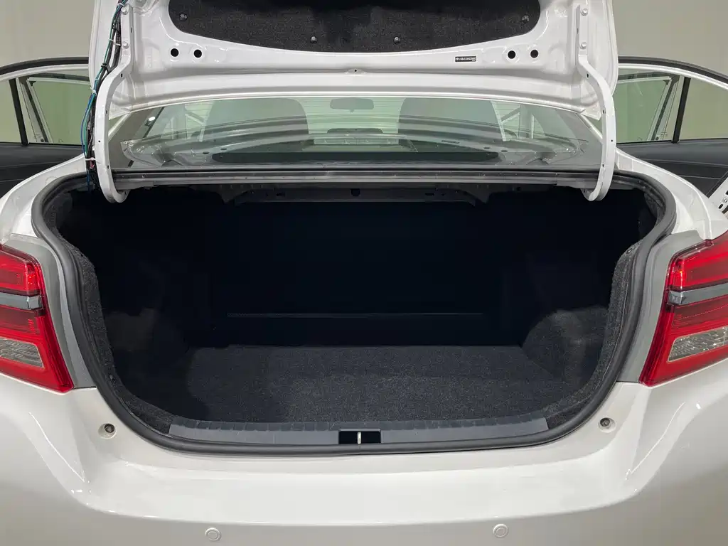 Toyota Yaris L 2018 — фото 10