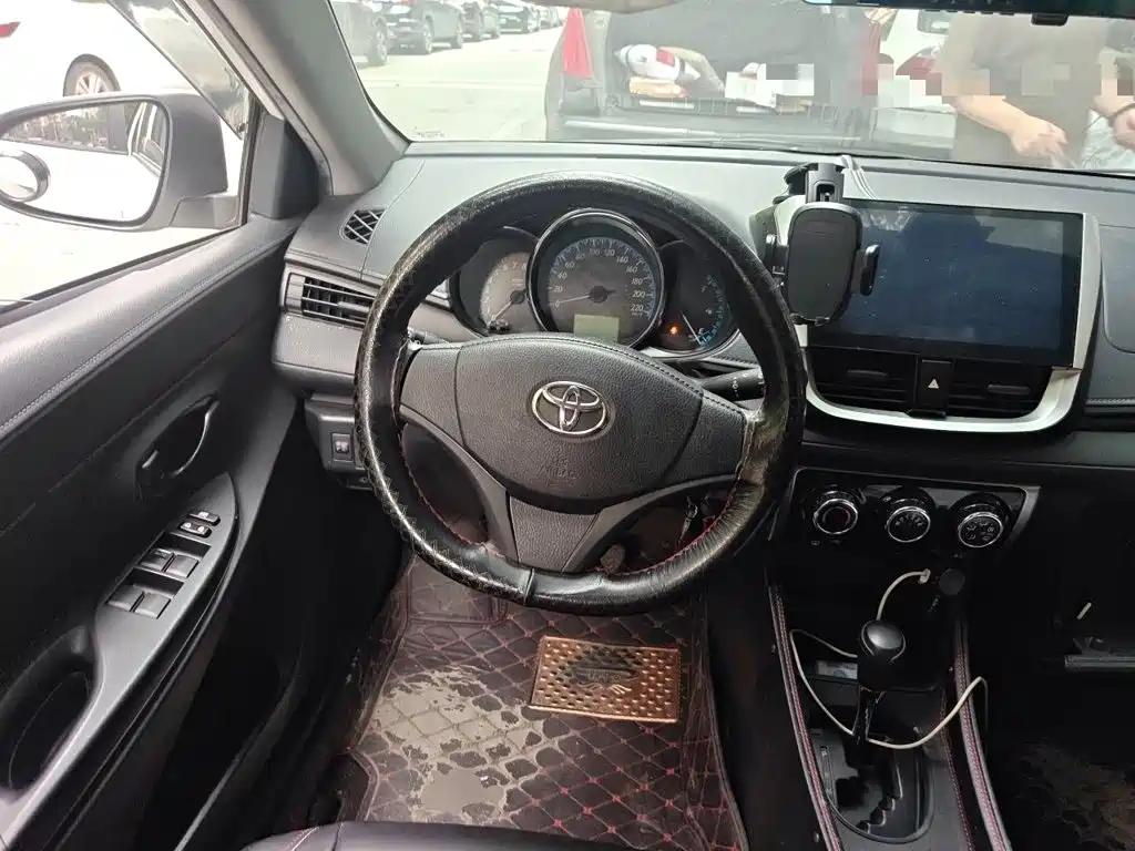 Toyota Yaris L 2019 — фото 6