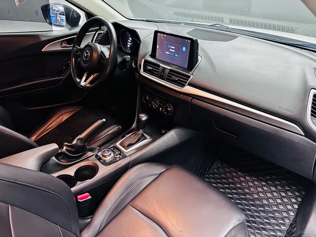 Mazda 3 Axela 2019 — фото 15