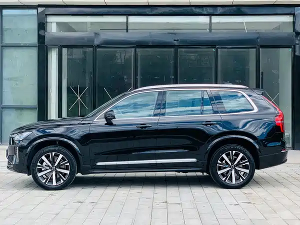 Volvo XC90 2025