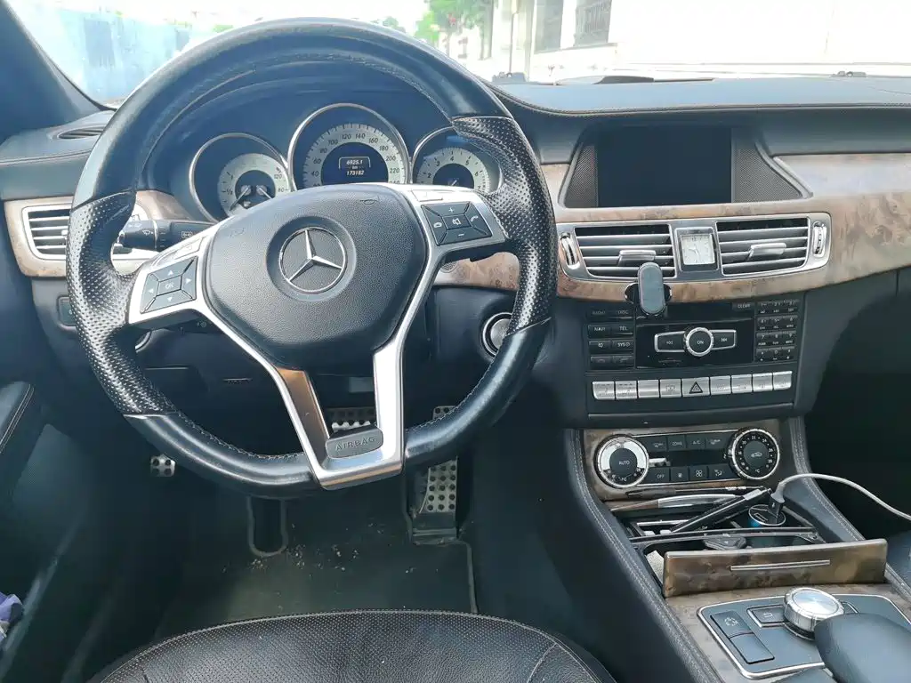 Mercedes-Benz CLS 2015 — фото 13