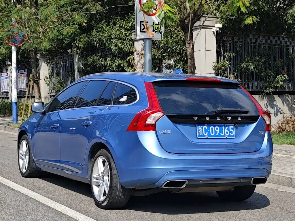 Volvo V60 2014 — фото 3
