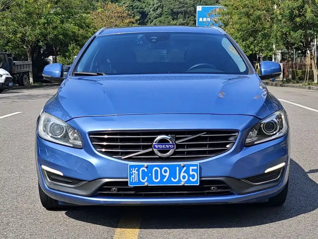 Volvo V60 2014 — фото 8