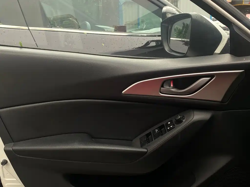 Mazda 3 Axela 2018 — фото 11