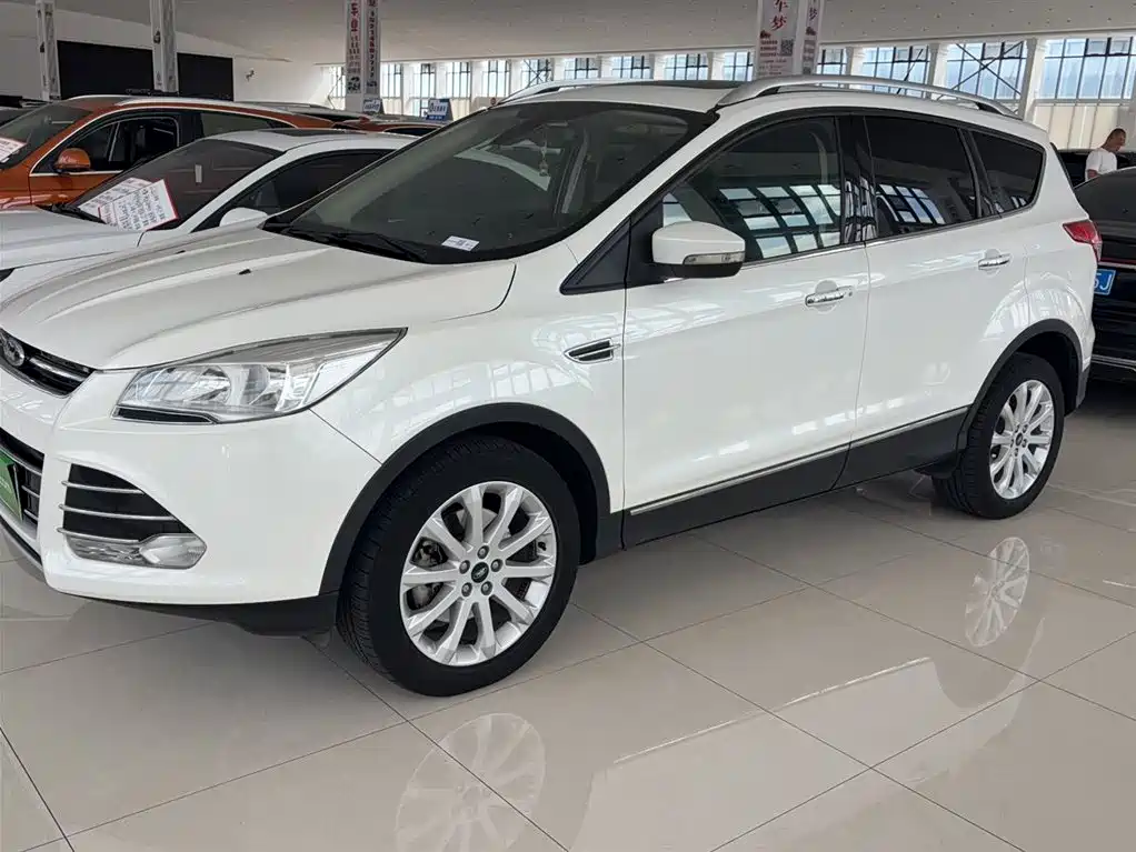 Ford Kuga 2015 — фото 17