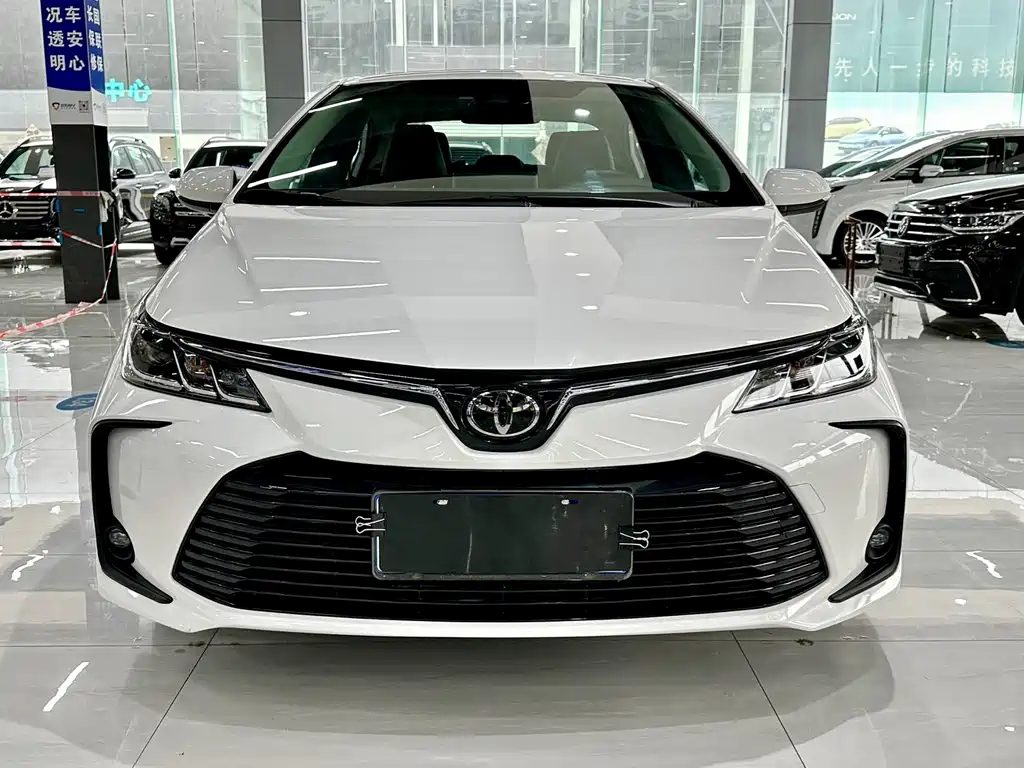 Toyota Corolla 2023 — фото 2