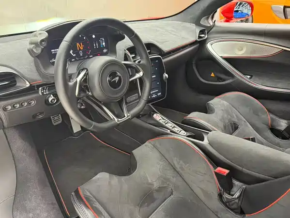 McLaren Artura 2023