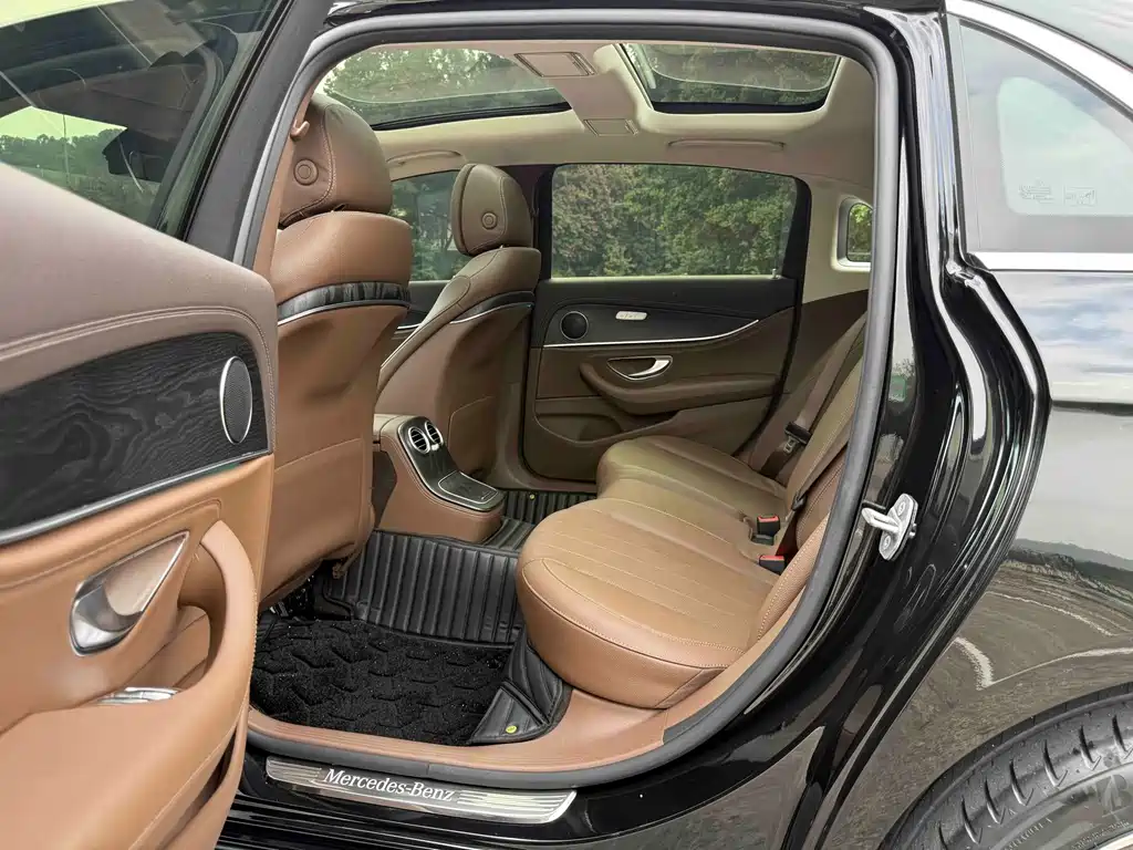 Mercedes-Benz E-Class 2023 — фото 9