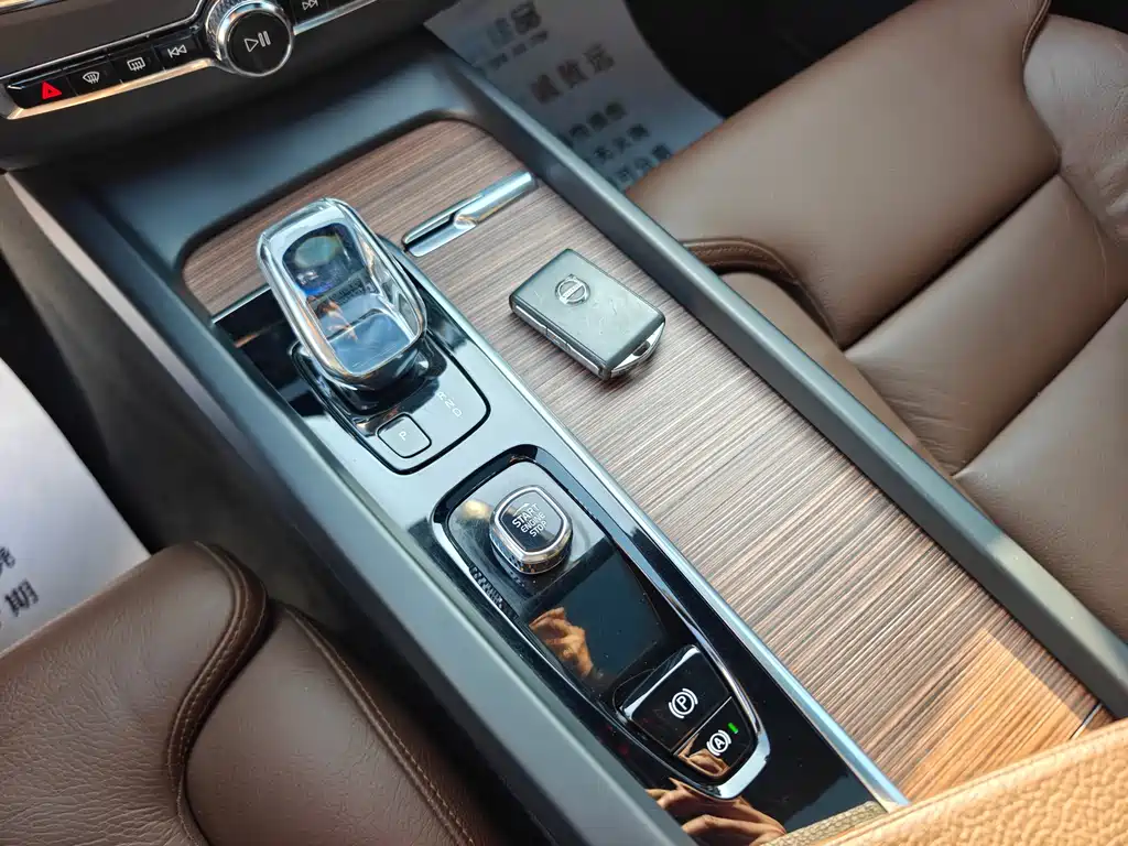 Volvo XC60 2022 — фото 15