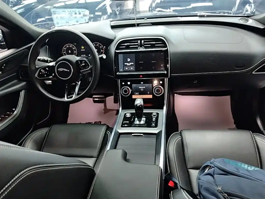 Jaguar XEL 2023 — фото 10