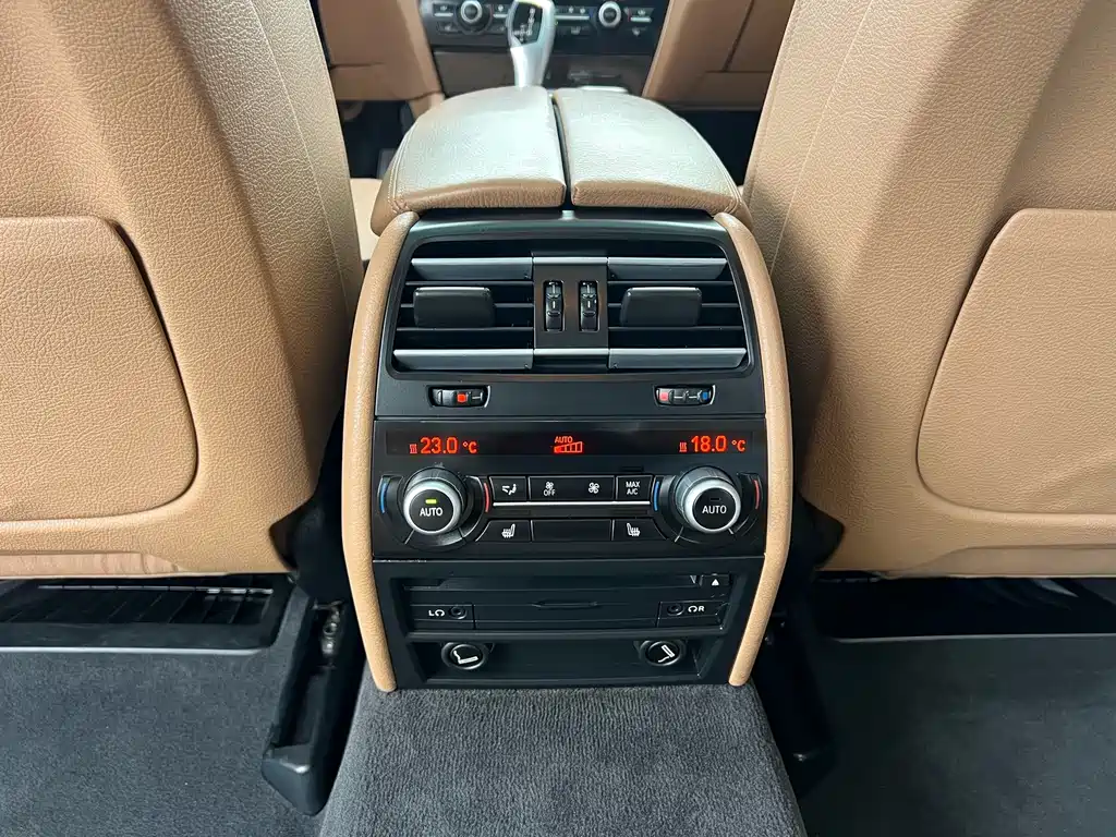 BMW 7 Series 2015 — фото 11