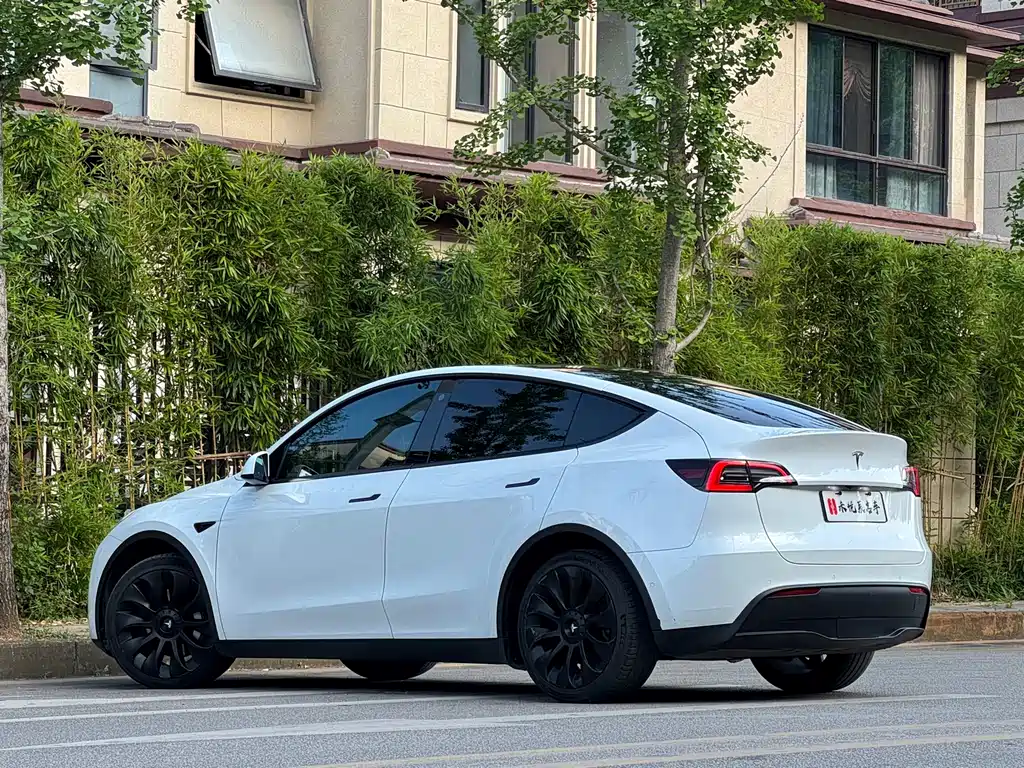 Tesla Model Y 2022 — фото 15