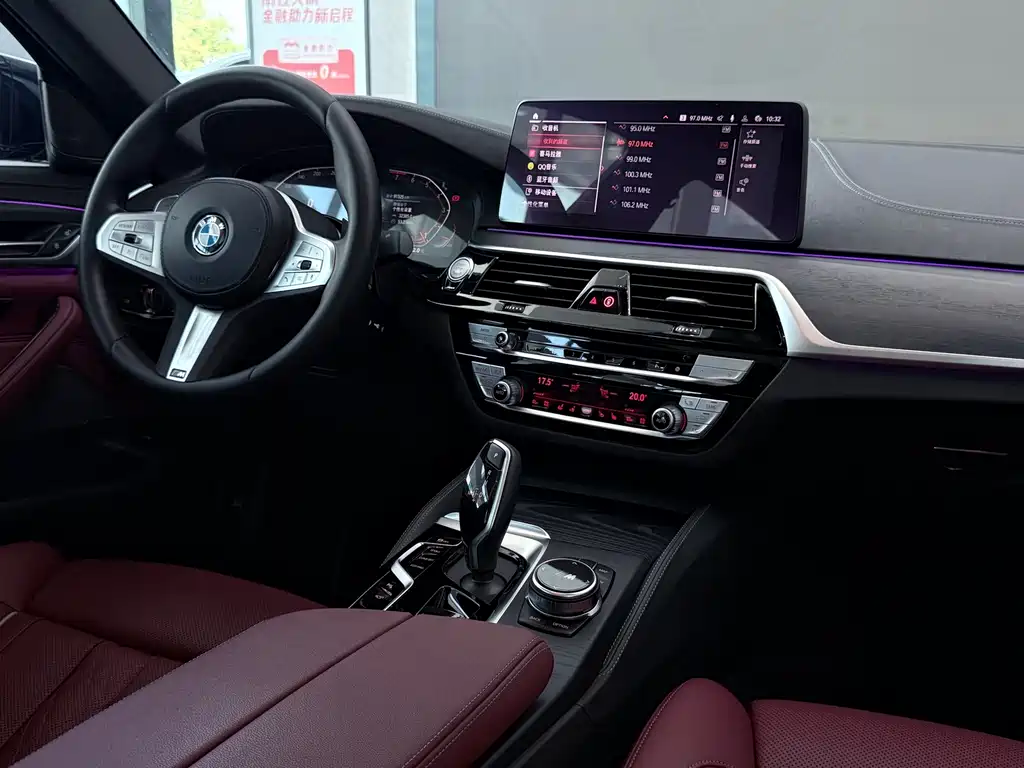 BMW 5 Series 2023 — фото 10
