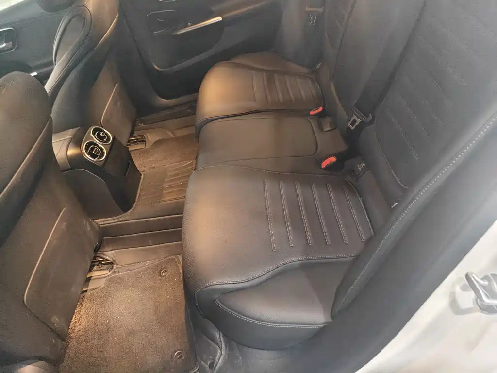 Mercedes-Benz C-Class 2023 — фото 10