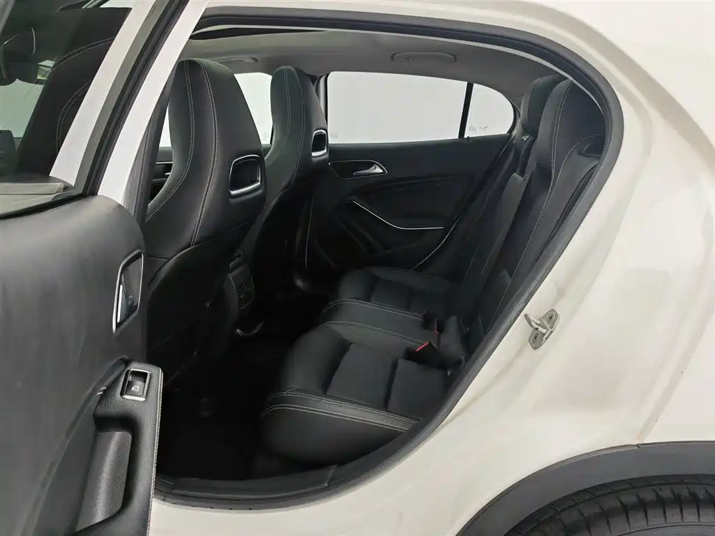 Mercedes-Benz GLA 2017 — фото 15
