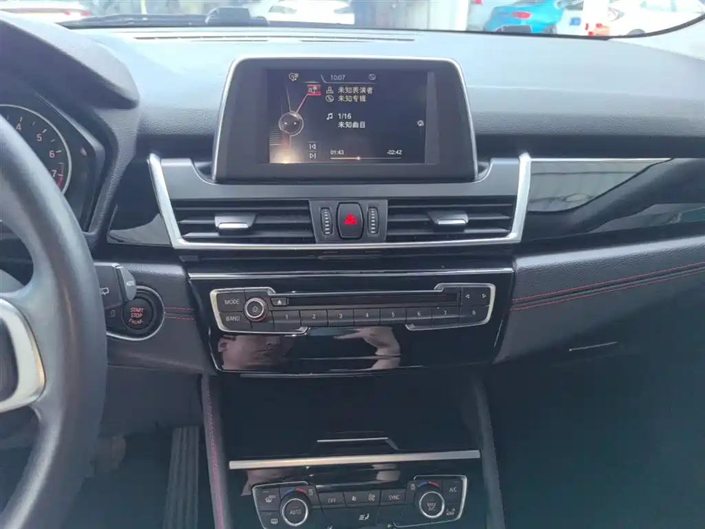 BMW 2 Series Active Tourer 2015 — фото 13