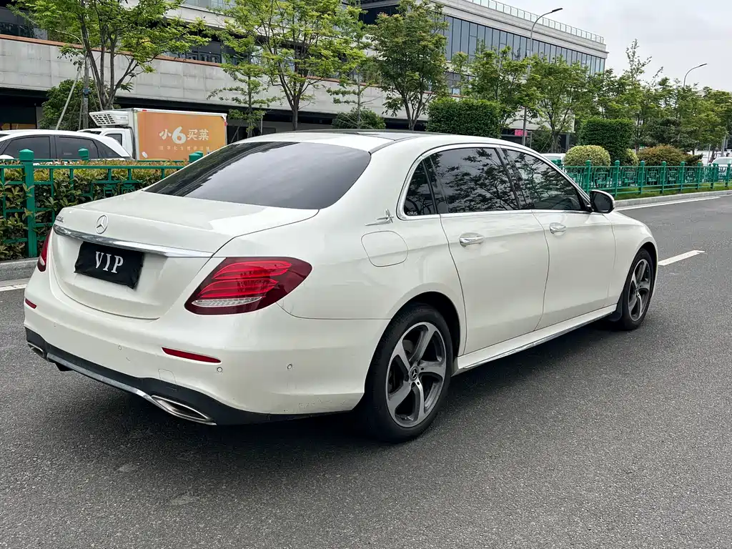 Mercedes-Benz E-Class 2017 — фото 20