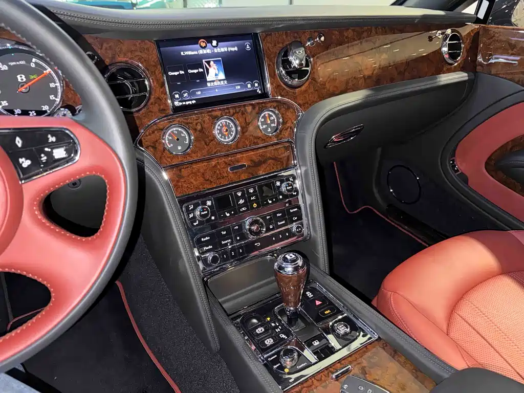 Bentley Mulsanne 2020 — фото 12