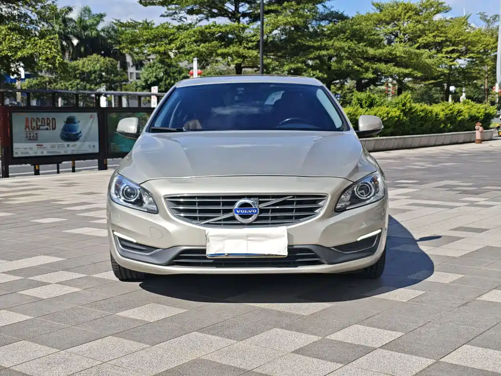 Volvo S60 2018 — фото 2