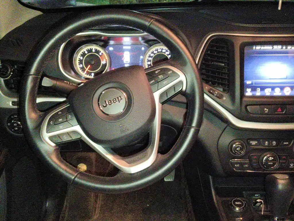 Jeep Cherokee 2017 — фото 11