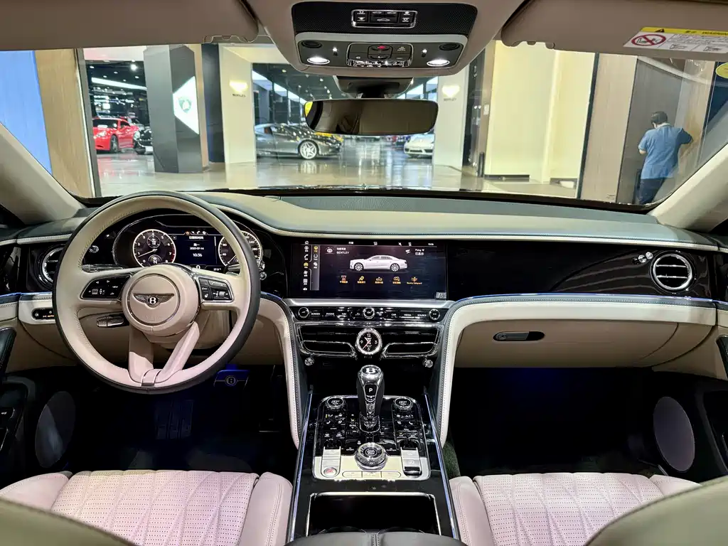 Bentley Flying Spur 2024 — фото 19