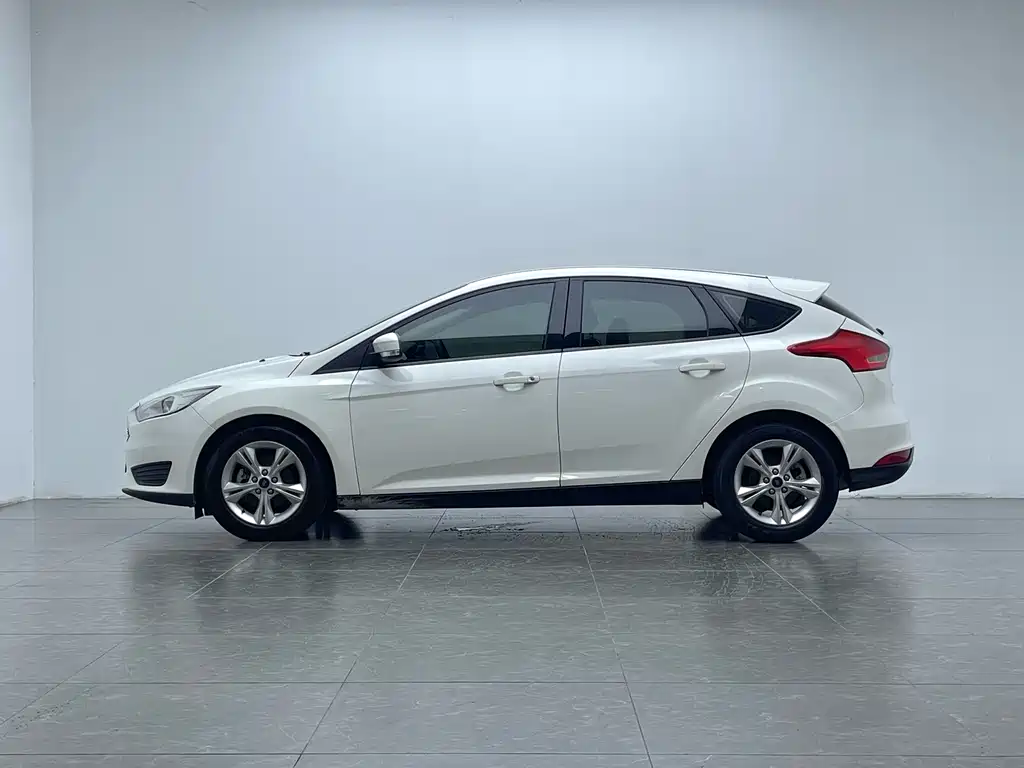 Ford Focus 2018 — фото 8