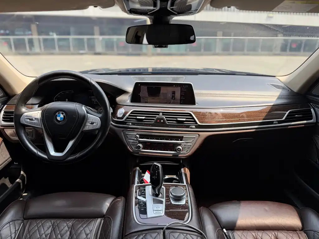 BMW 7 Series 2021 — фото 13